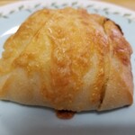 ブーランジェリーランプパティスリーシオン 富塚店 - グリル野菜とチーズのカレーパン 260円