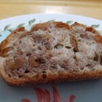 ブーランジェリーランプパティスリーシオン - イチジクとくるみの田舎パン