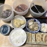 Ekimae Sapporo Ramen - 餃子セットにサービスの料理
