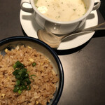 EZO TEPPAN W6 - ガーリックライスとスープ