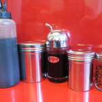 ラーメン二郎 - 卓上調味料