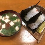 居酒屋　むさし - ・おにぎり たら子 300円
・おにぎり 筋子 300円
・なめこ汁 300円