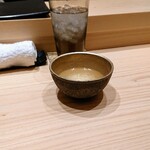 鮨 龍次郎 - 冷酒は、１人客にはぐい呑みで供されました。