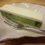 四街道江戸ッ子寿司 - レディースランチには、デザートが付きますよ。抹茶あじのケーキ