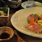 たまがんぞう - たこわさ(左)、3種盛り(右)