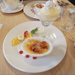 フレンチトースト専門店 CAFE LA PAIX - カタラーナのデザートプレート、アイスとフルーツ付き♩