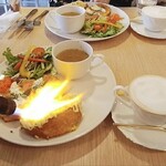 フレンチトースト専門店 CAFE LA PAIX - 海老アボカドマヨをファイヤーしてくれました！