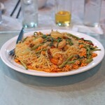 JE NGOR - ミモザとクルマエビのフライの米麺炒め