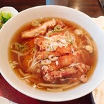 春秋亭 - 油淋鶏麺　麺の量が1.5人前はあるかと