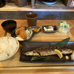 Horohoro - 新さんま塩焼きとカキフライ定食