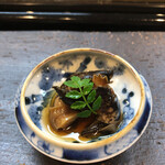 松寿司 - バイ貝。クリアなお出汁の旨味と食感。幸せの幕開け〜♡