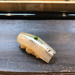 松寿司 - 透き通る美しさのサヨリ。