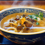 ふる里うどん  - きのこうどん
      見た目以上に美味しすぎて(；ω；)