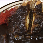 キッチン南海  - 福神漬けとカレーとチキンカツ。