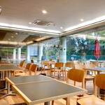 Neo Kosutarika Myujiamu Kafe - 広々とした店内