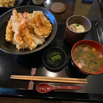 天ぷら 和食処 舞恒 - 上天ぷら丼 900円 海老二本、さつま芋、ヤングコーン、かき揚げ、茶碗蒸し、ご飯、みそ汁