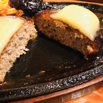 Restaurant ハセクラ - ナイフで割ってみた