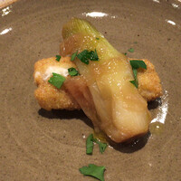 リストランテ ハナタニ - 伝助穴子のフリット、葉玉葱のマリネ添え