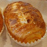 Wesutan - 生チョコデニッシュ　ビターな生チョコをデニッシュ生地で包み込んで焼き上げています