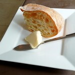 トラットリア　フィオーレ - 自家製パン　カリッとモチッとして旨い