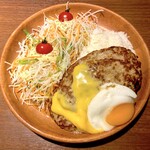 びっくりドンキー - 親子バーグディッシュチーズ（1,856円）＋エッグ（110円）＋追加ディッシュサラダ（165円）