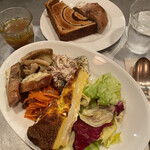 ブラッスリー・バーゼル - たまには他のメニューにしようかと思いながら、
      やはりこのデリプレートになってしまいます。