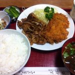 三好弥 - 日替わり定食（チキンカツと焼肉の盛り合わせ）