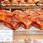 ラトリエ･デュ･パン - ラムレーズンブレッド  ハーフを買いましたが１本買っても良かったくらい美味しかった