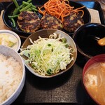 あたみ食堂 - 餃子の具で作ったハンバーグ定食♪