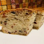 Da Frac'È - クランベリーと黒オリーブの自家製パン