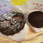 ビアードパパの作りたて工房 - 右かりんとうシュー230円、左クッキー&クリーム230円