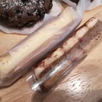 ビアードパパの作りたて工房 - チーズケーキ200円、ティラミスチーズケーキ150円