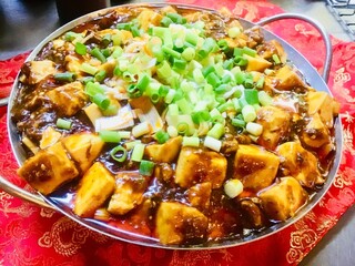 h Gyouza No Antei - 当店名物！溢れ出んばかりの麻婆豆腐ッッ‼︎
          