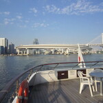 ザ・クルーズクラブ東京 - 【船】2階後部デッキからレインボーブリッジを望む