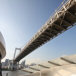 ザ・クルーズクラブ東京 - 【船】2階外部デッキ　レインボーブリッジをくぐる