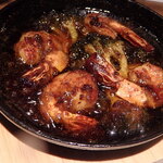 炭火兜ひつじ - エビとブロッコリーのアヒージョ