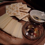 炭火兜ひつじ - 羊乳のチーズと苫小牧はちみつ