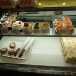 ボンヴィヴォン菓子工房 - ショーケース