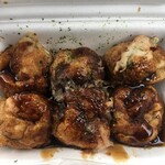 パクパク - 料理写真:キャーーー！！！たこ焼き！  100円っヽ(´o｀

¥100うどんもあったし、このシリーズ探すのもいいな。



