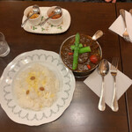 トマト - ビーフタンカレー　¥3,200
      季節の野菜トッピング　¥600