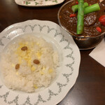 トマト - ビーフタンカレー　¥3,200
      季節の野菜トッピング　¥600