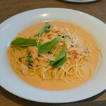 ファリナモーレ - 料理写真:ズワイガニとセロリとルッコラのトマトクリームソース スパゲッティーニ(+200円)