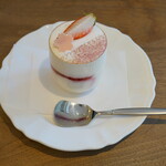 ファリナモーレ - 料理写真:桜のティラミス(450円)
