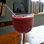 パタゴニアの南喫茶店 - いちごとエバミルクのスムージー