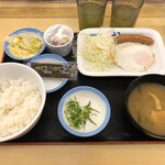 松屋 - 朝ご飯の定番ソーセージエッグ定食410円選べる小鉢は納豆。