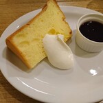 コキーユ - デザート(ブドウゼリーとシフォンケーキ)