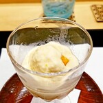 勢麟 - 静岡の牛乳アイスに、山になっていた柑橘のアイス　柑橘の香りがさわやかで、ちょっと沖縄のタンカンのような。お願いです、丼で下さい。