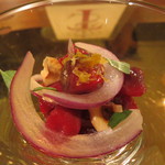 IL TEATRINO DA SALONE - 馬肉のタルターラ  赤タマネギとレモンピール、ヘーゼルナッツで  トリュフオイルを効かせて1