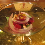 IL TEATRINO DA SALONE - 馬肉のタルターラ  赤タマネギとレモンピール、ヘーゼルナッツで  トリュフオイルを効かせて2