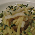 IL TEATRINO DA SALONE - キタッラ・サルサ・カルチョーフィとセッピア  甲イカのキタッラ  アンチョビのソースにピスタチオとタイム合わせて1